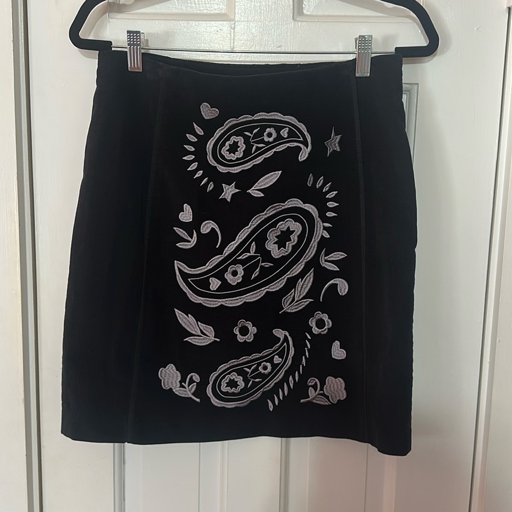 Boden Black Velvet Paisley Embroidered Skirt (Size 6